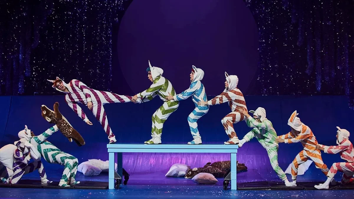 Cirque du Soleil performs 'Twas the Night Before