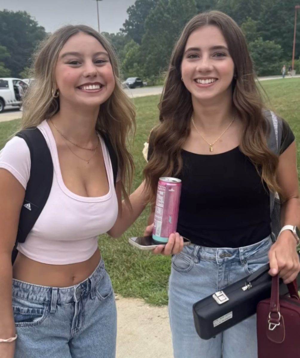 Seniors Amelia Vollstadt and Ella Rundo on their last first day of school at BBHHS. (Kevin Jakub)